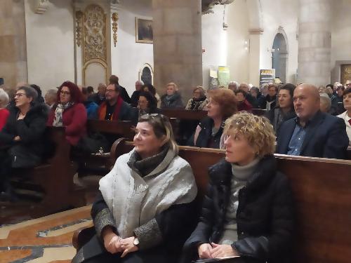 L'assessore Fvg alle Finanze, Barbara Zilli (a dx), al concerto dell'Avvento nel Duomo di Gemona